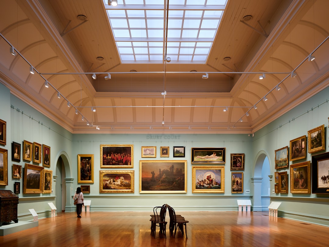 Muzea a mikro-kolekcje – jak instytucje kultury mogą wspierać Twoją pasję?