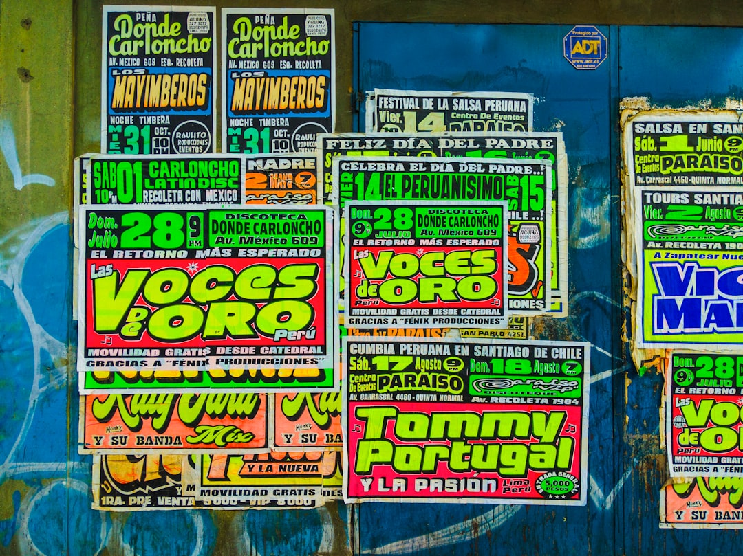 Kolekcjonowanie mini-plakatów i ulotek z epoki PRL