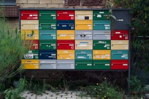 Jak bezpiecznie przechowywać kolekcję znaczków?